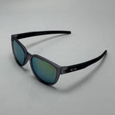عینک آفتابی اوکلی سبک OAKLEY فریم طوسی عدسی هفت رنگ کد 2435