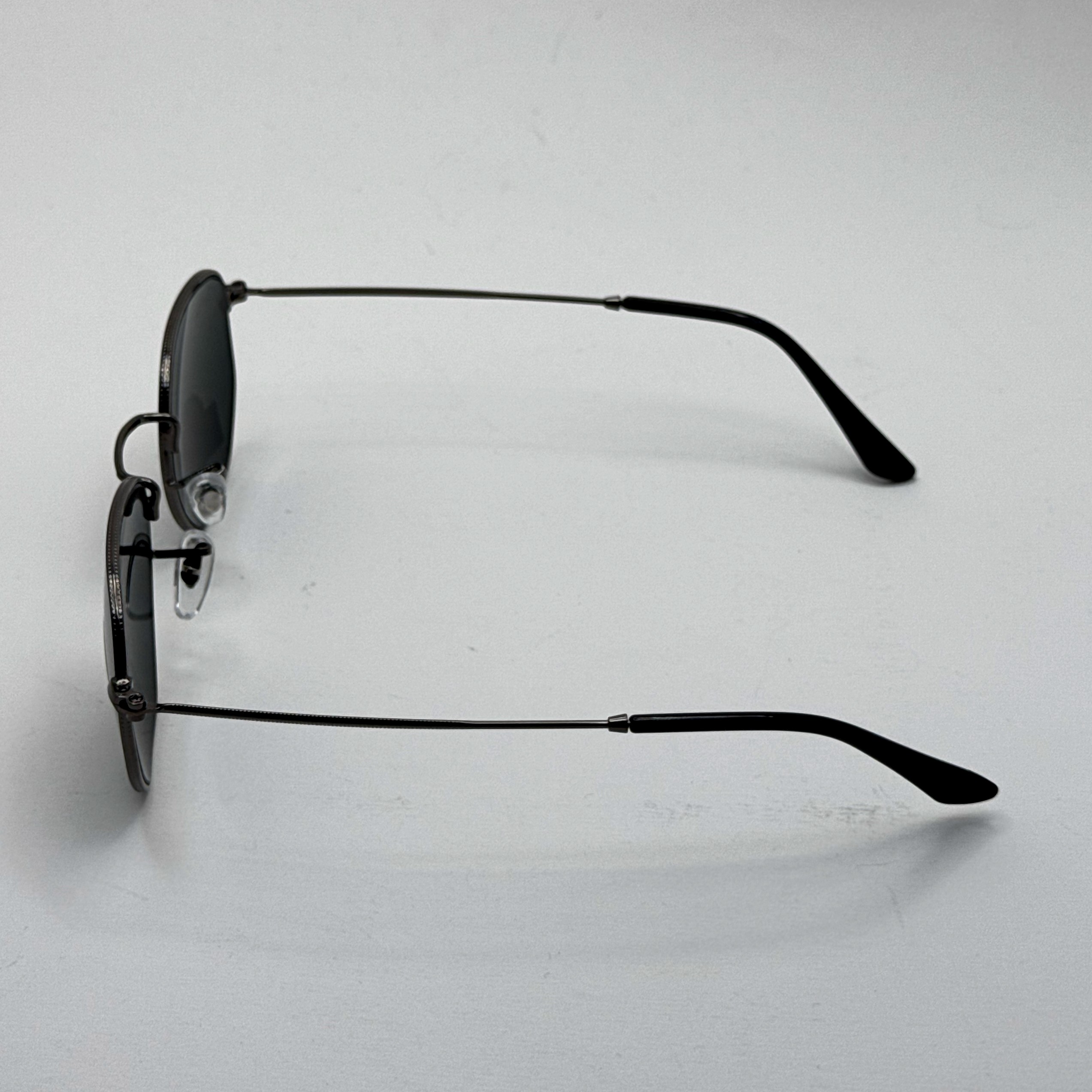 عینک ریبن هگزونال شیشه سنگ فریم نوک مدادی عدسی مشکی به همراه پک کامل ریبن کد Rayban RB 3548