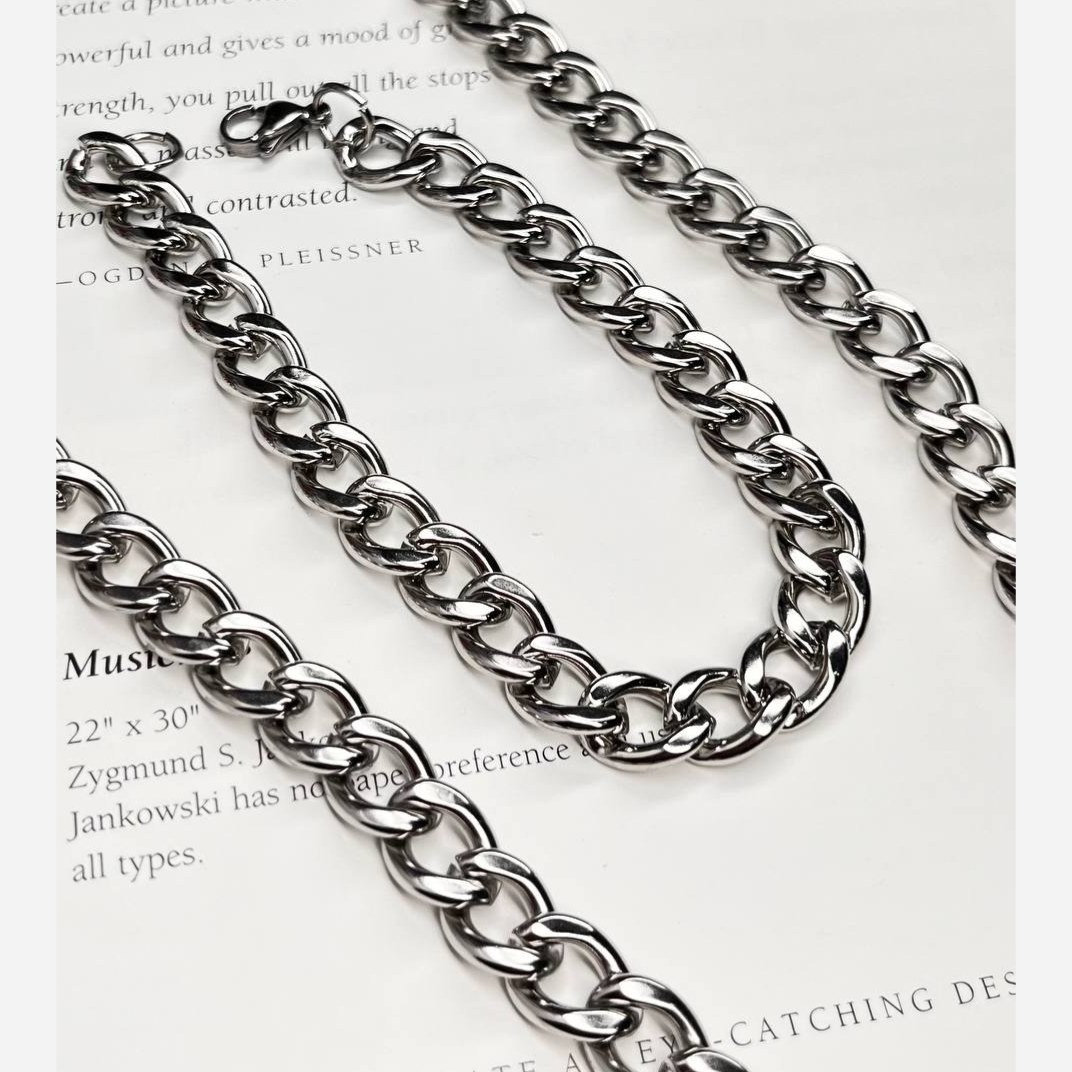 ست گردنبند و دستبند مردانه طرح کارتیر Cartier جنس استیل عیار 316 رنگ کاملا ثابت کد ztk (پس کرایه)