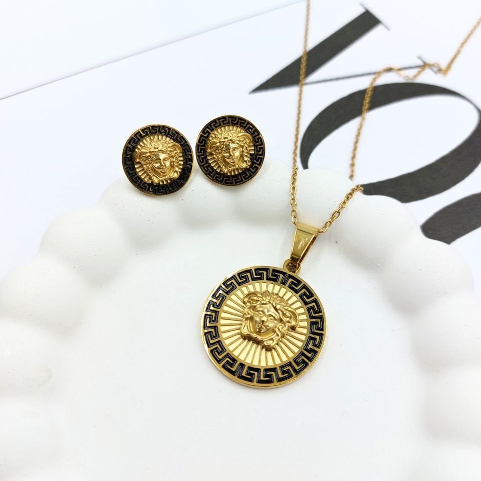 نیم ست گردنبند و گوشواره استیل زنانه طرح ورساچ Versace تنوع طرح رنگ کاملا ثابت کد mp (پس کرایه)