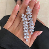 گوشواره زنانه طرح آویز نگین گندمی و مروارید تنوع طرح رنگ کاملا ثابت کد tj (پس کرایه)