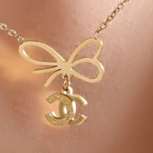 گردنبند و آویز استیل جواهری زنانه طرح پاپیون و پروانه آویز تنوع طرح رنگ کاملا ثابت کد mp (پس کرایه)