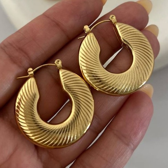 گوشواره استیل زنانه طرح حلقه ای تنوع طرح رنگ ثابت و ضد حساسیت کد tj (پس کرایه)