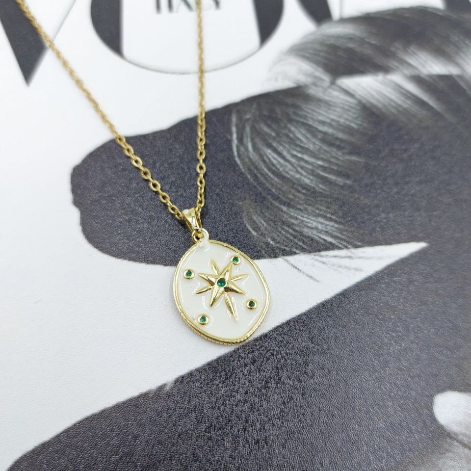 گردنبند و آویز پلاک میناکاری زنانه طرح مربع دوگل تنوع طرح رنگ ثابت کد mp (پس کرایه)