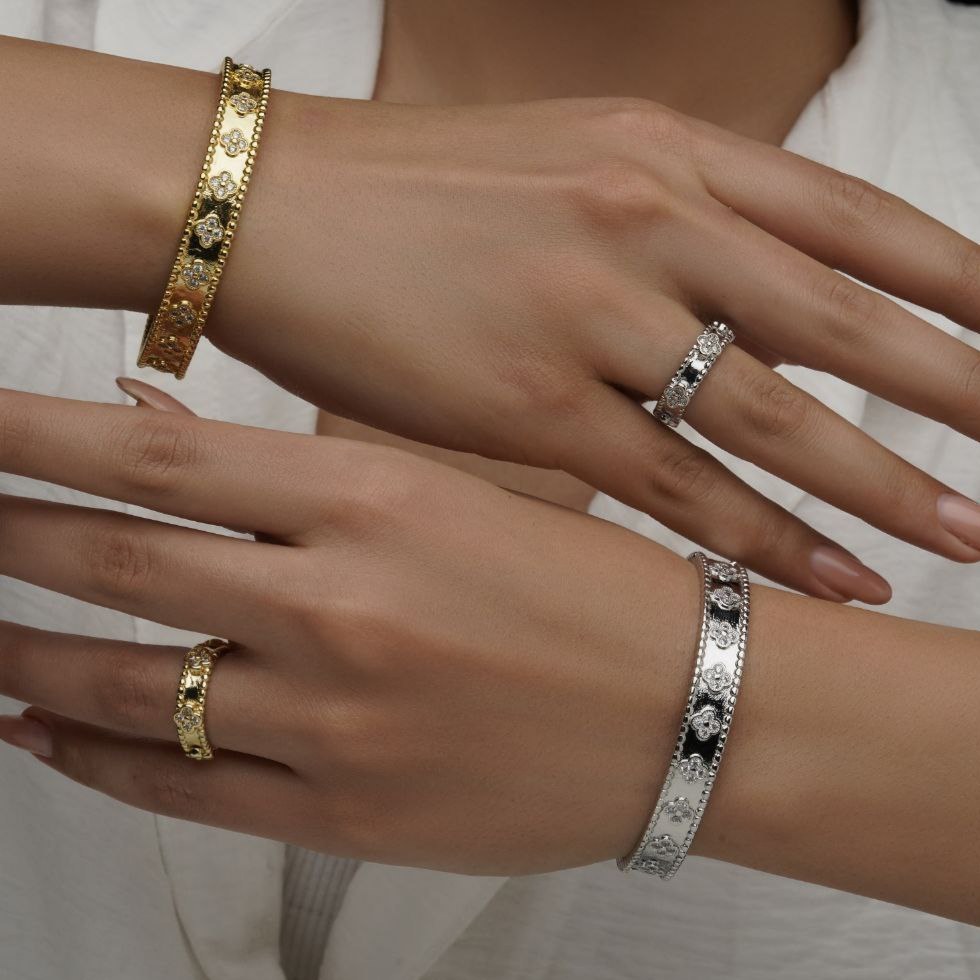 ست دستبند و انگشتر طرح ونکلیف نگین کاری شده در تنوع طرح رنگ کاملا ثابت کد bn (پس کرایه)