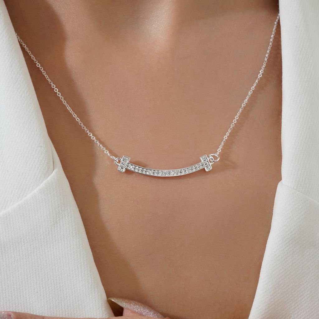 گردنبند و آویز پلاک آبکاری نقره طرح گل ونکلیف Vancleef نقره ای تنوع طرح رنگ ثابت کد mp