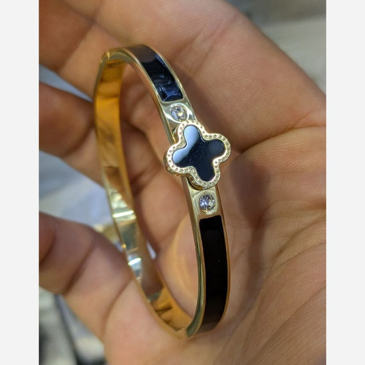 دستبند النگویی و بنگل استیل زنانه طرح ورساچ versace تنوع طرح رنگ ثابت کد sh