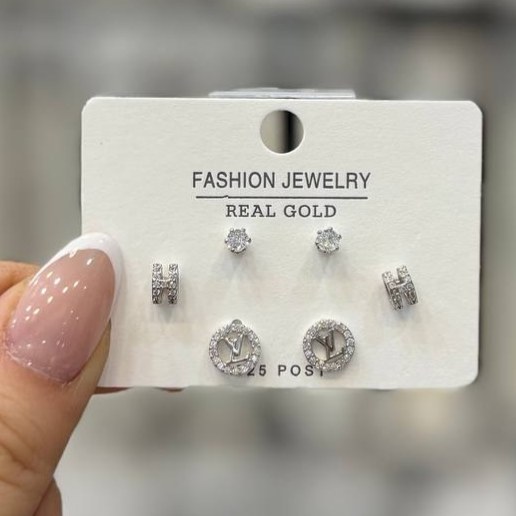 گوشواره طرح جواهری طرح گل ونکلیف vancleef و نگین سه جفتی تنوع طرح رنگ ثابت کد gy