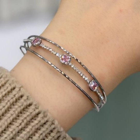 دستبند النگویی و بنگل زنانه طرح جواهری طرح وسط پروانه نگین صورتی تنوع طرح رنگ ثابت کد gy