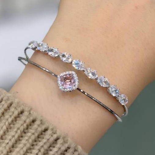 دستبند النگویی و بنگل زنانه طرح جواهری طرح دو لاین سه گل ونکلیف تنوع طرح رنگ ثابت کد gy