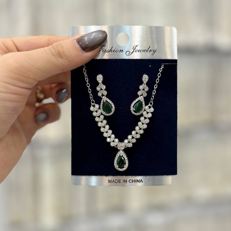 نیم ست گردنبند و گوشواره طرح جواهری طرح گل و برگ اشکی رنگ ثابت با تنوع مدل کدgy