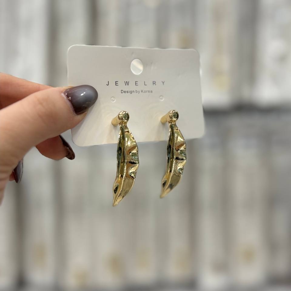 گوشواره فشن زنانه و دخترانه مینیمال دفرمه طرح پاپیون آویزدار رنگ ثابت تنوع مدل کدgy