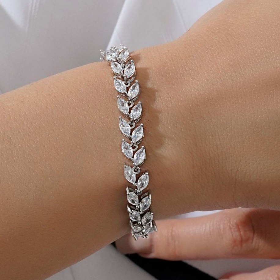 دستبند زنانه جواهری تمام نگین کاری طرح گل رنگ ثابت کد mp