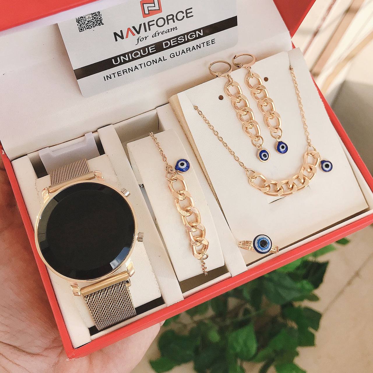 ست ساعت و نیم ست و دستبند و انگشتر طرح چشم نظر زنانه ساعت ال ای دی درجه یک کد 988280
