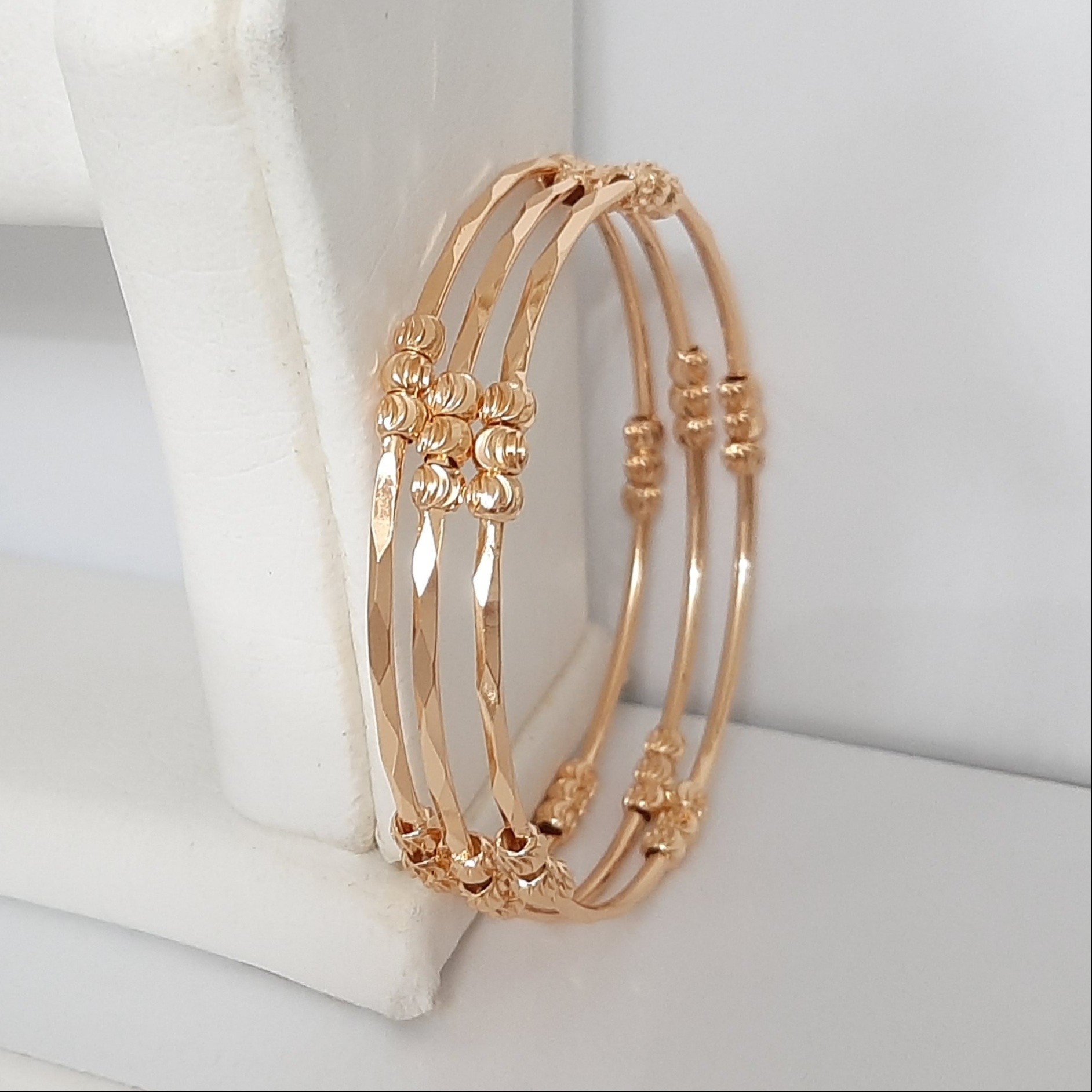 النگو البرنادو رنگ ثابت برند YSX با آبکاری طلا دونه ای 550 تومن و مناسب استفاده مدام ورق بزنید لطفا