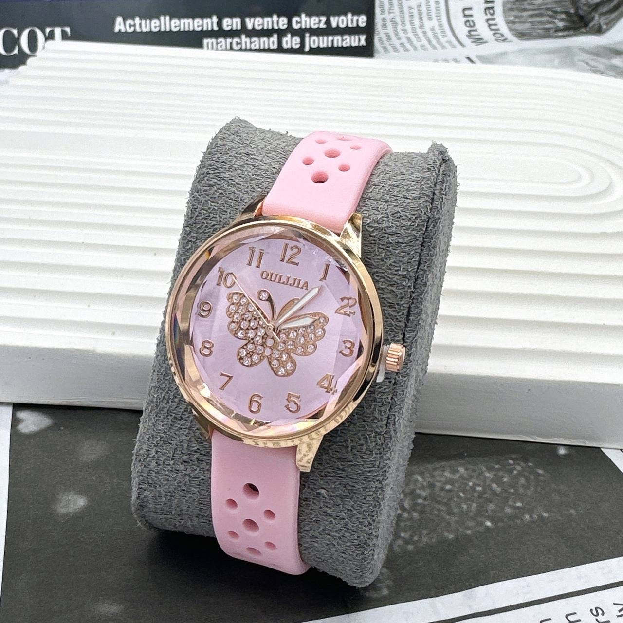 ساعت دخترانه داخل نگین پروانه زیبا بند پیو سیلیکونی در رنگبندی متنوع ارسال رایگان
