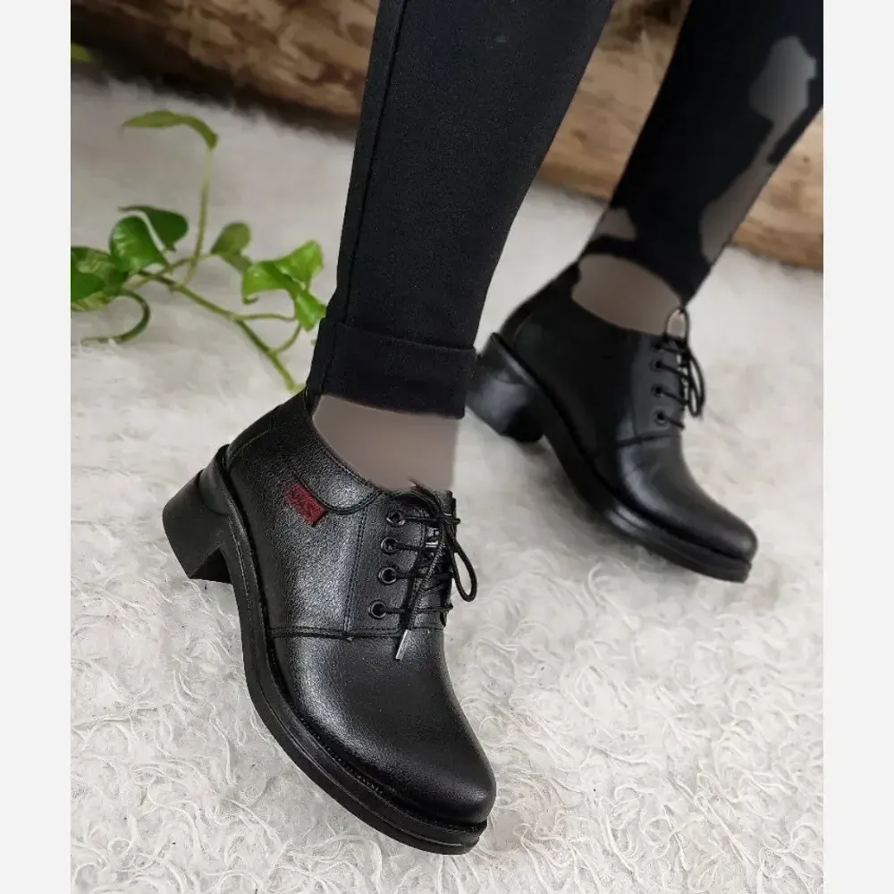 کفش طبی زنانه مدل لبخند رویه چرم صنعتی زیره PU مشکی