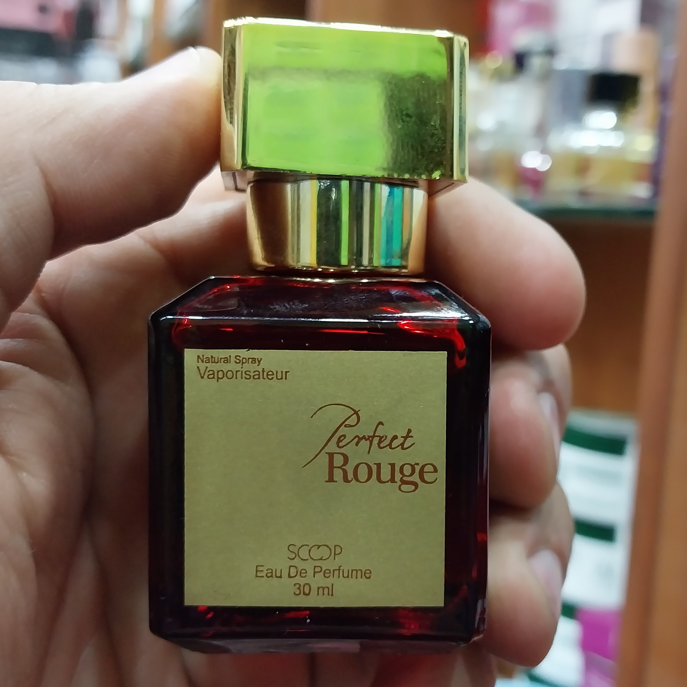 ادکلن مینیاتوری 30 میل باراکارت رژ 540 قرمز شرکت اسکوپ گرم و شیرین سلطنتی مخصوص خانم ها  با ماندگاری 24 ساعته