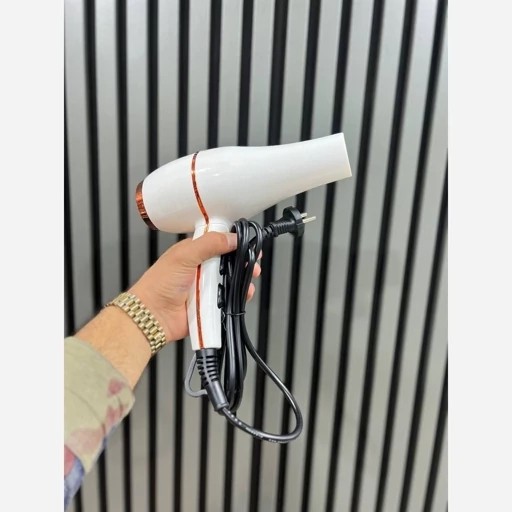 سشوار حرفه ای براون مدل BR-1468 اگر به دنبال یک سشوار قدرتمند و بادوام برای استفاده شخصی یا سالنی هستید این مدل به