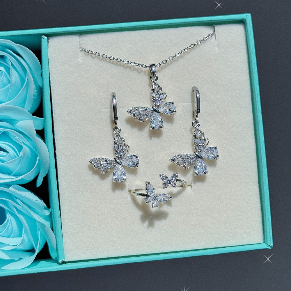 جعبه کادو رزباکس 6 گل معطر