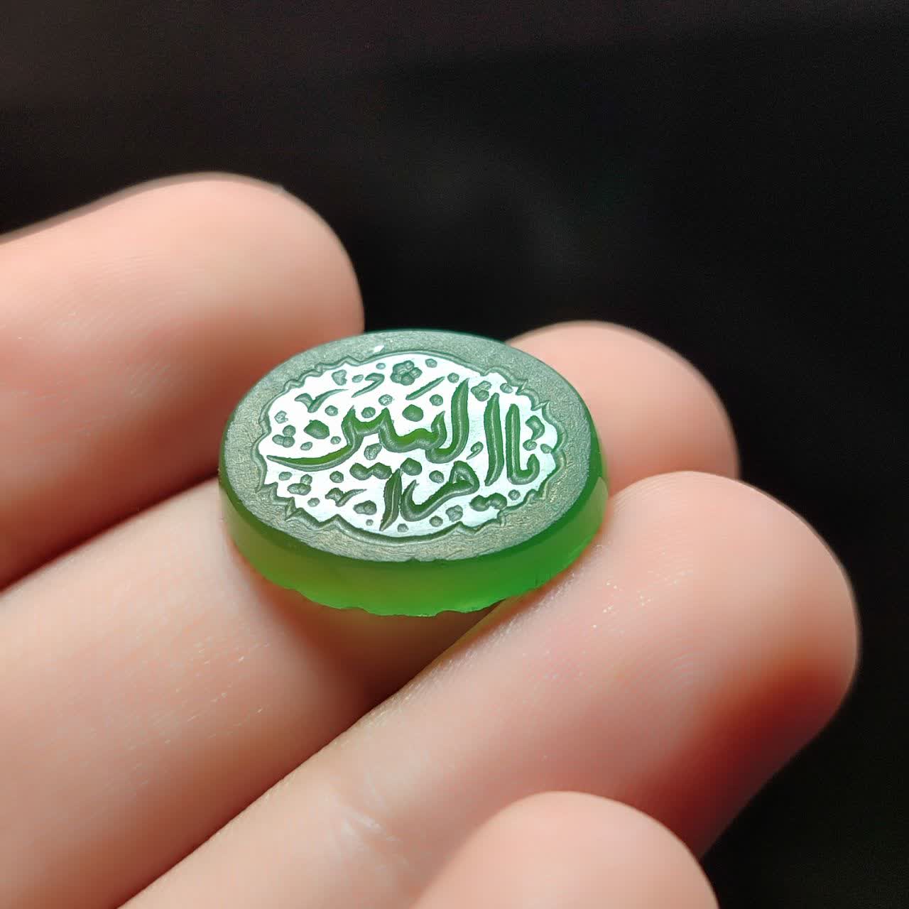 نگین عقیق سبز باحکاکی یا ام البنین  کد 2349