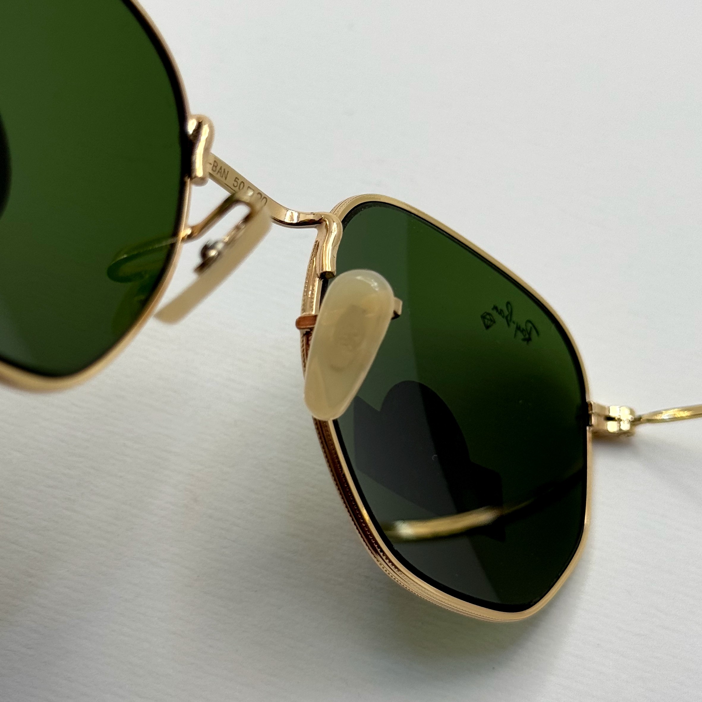 عینک ریبن هگزونال شیشه سنگ سیز فریم طلایی به همراه پک کامل ریبن کد Rayban RB 3548 (ارسال رایگان)