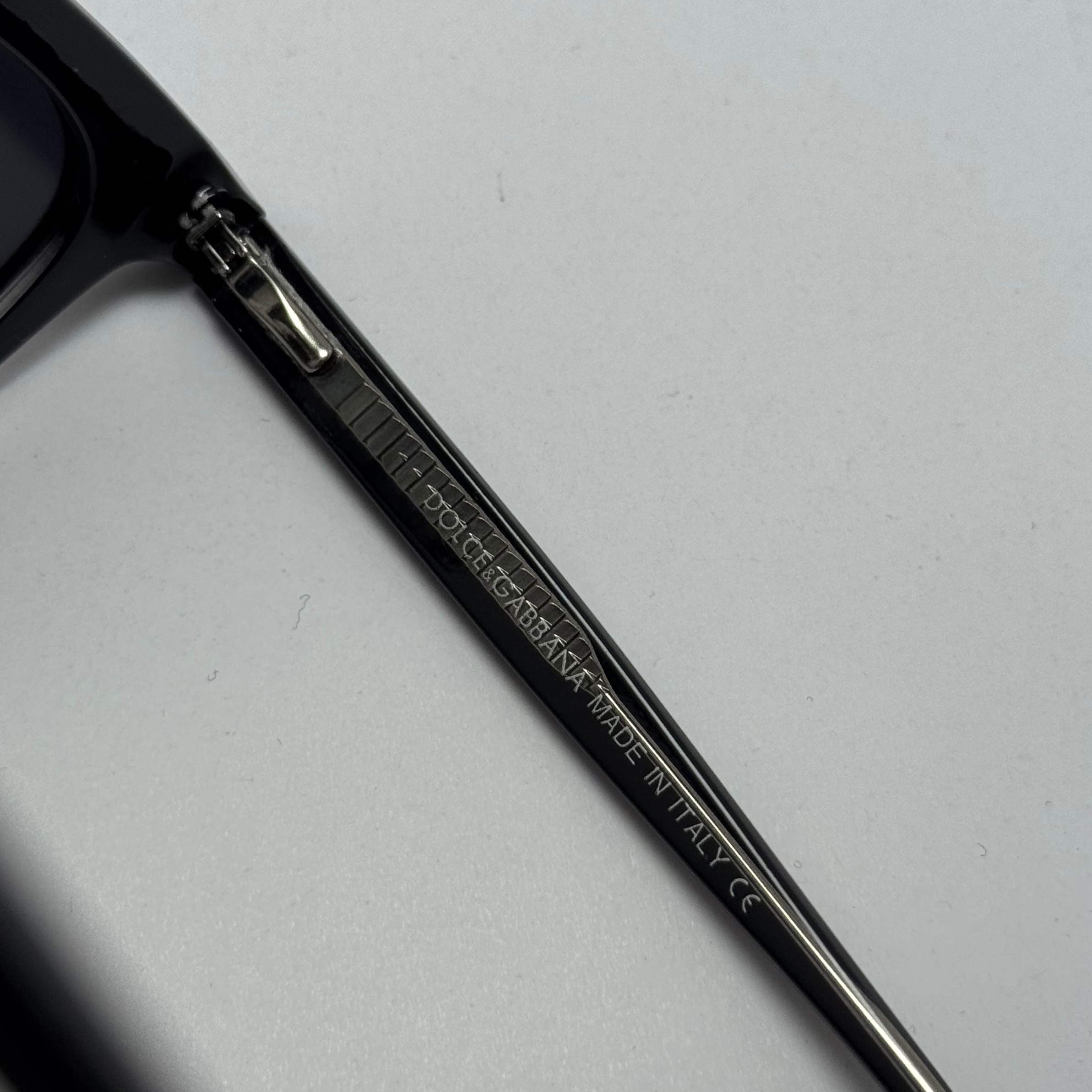 عینک آفتابی پلاریزه دولچه گابانا DOLCE GABBANA دسته سیم کشی شده لولا فنر مشکی کد 7707 (ارسال رایگان)