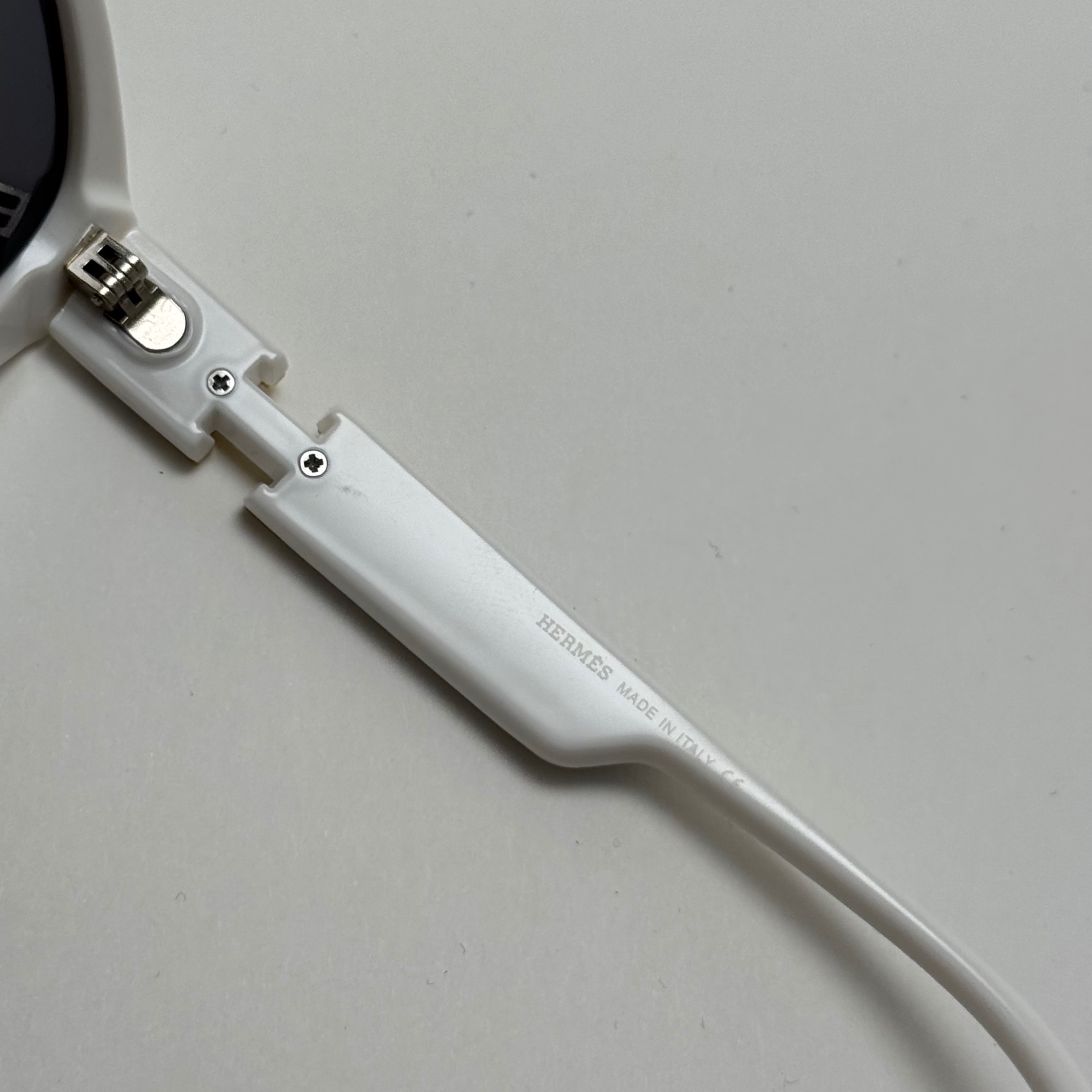 عینک آفتابی زنانه هرمس HERMES سفید کد رفرنس 1211 - کیفیت مستر - لولا دوبل